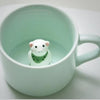 3D Kaffeetasse mit Tierfigur / Keramiktasse mit Figur am Boden